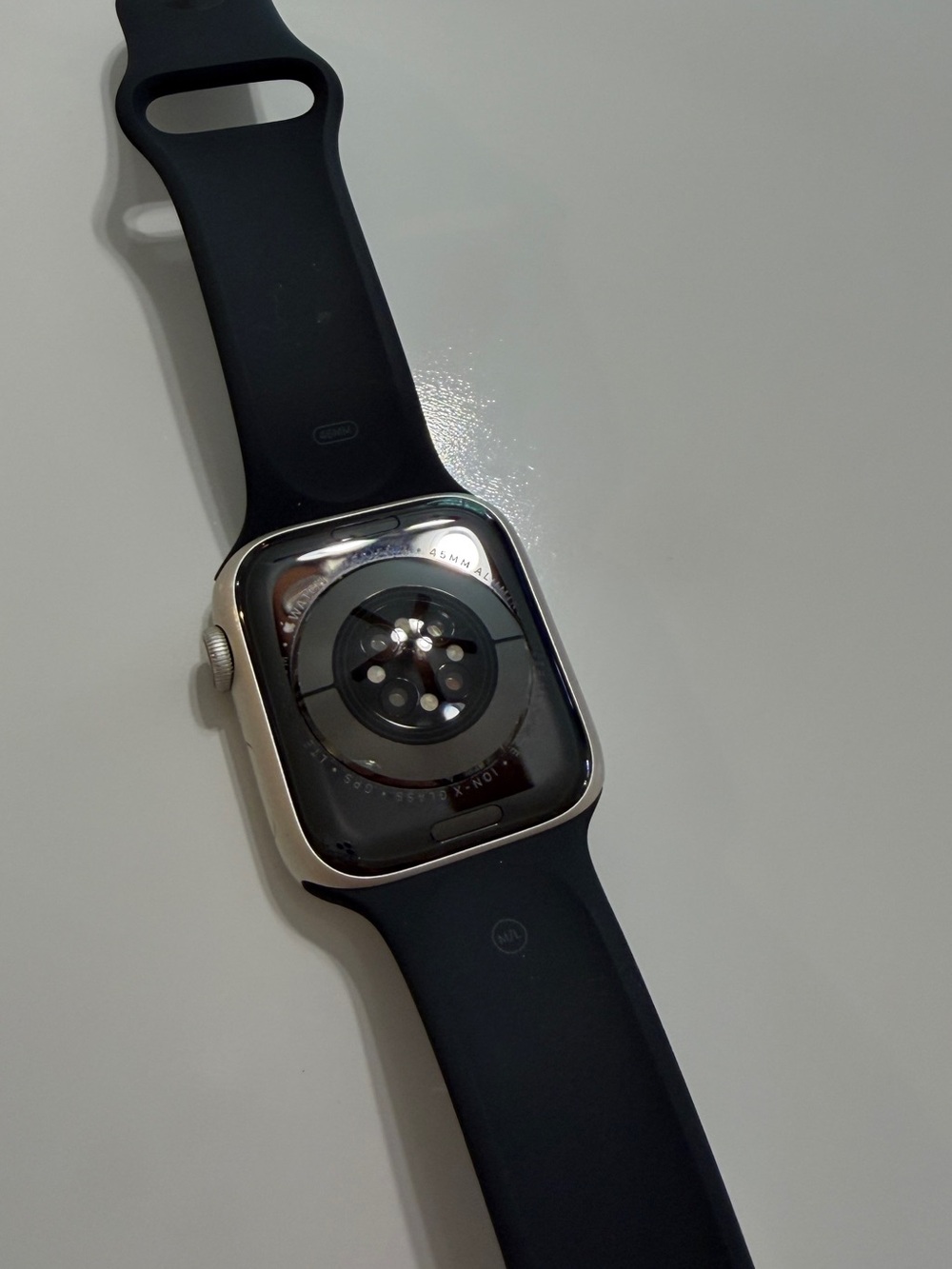 Apple Watch Series 7 45 mm in Starlight Aluminum WiFi and Cellular - Picture 10 of 15